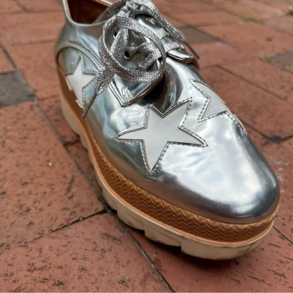 Qupid Silver Star Platform Sneakers - Picture 8 of 16